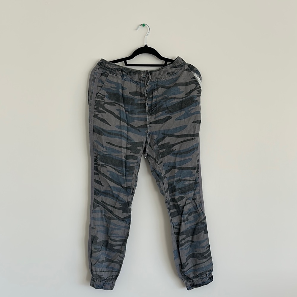 Vintage Havana Women’s Gray and blue Camouflage Pants